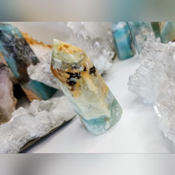 Natural Stone Crystal tower - Picture 2 of 6